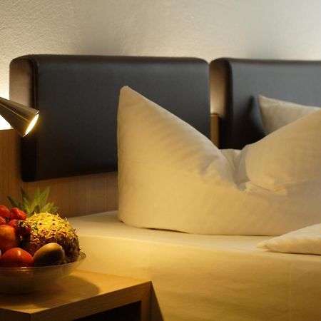 Hotel Hofgut Hohenkarpfen Hausen ob Verena Exteriör bild