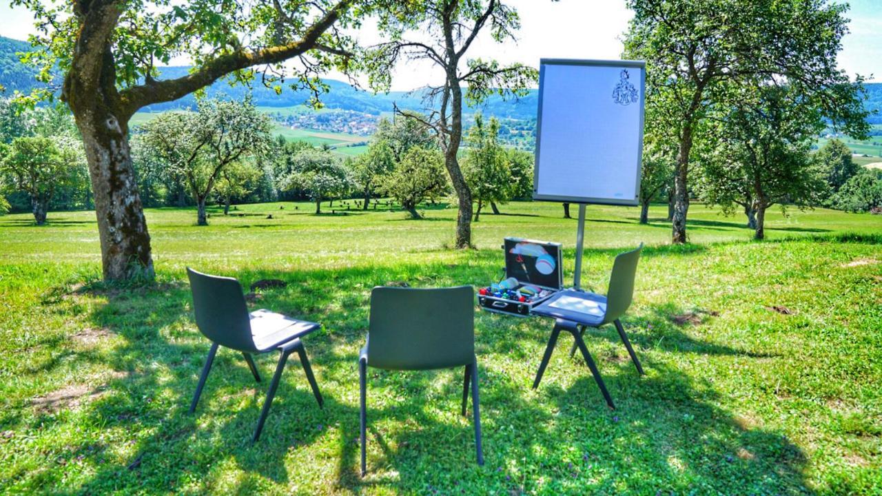 Hotel Hofgut Hohenkarpfen Hausen ob Verena Exteriör bild