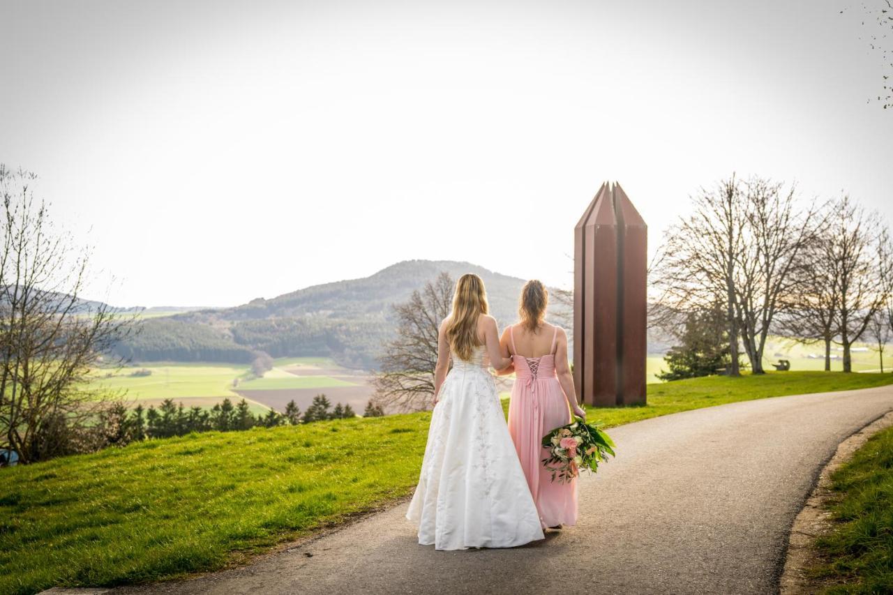 Hotel Hofgut Hohenkarpfen Hausen ob Verena Exteriör bild