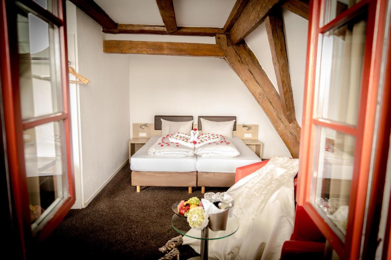 Hotel Hofgut Hohenkarpfen Hausen ob Verena Exteriör bild