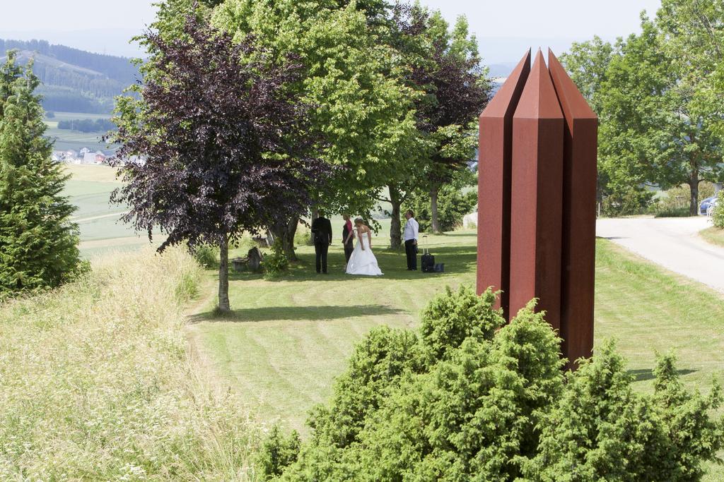 Hotel Hofgut Hohenkarpfen Hausen ob Verena Exteriör bild